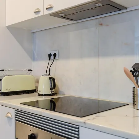 Charming In Lissabon